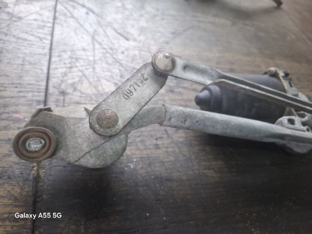 bontott TOYOTA AVENSIS T25 Első Ablaktörlő Szerkezet Motorral