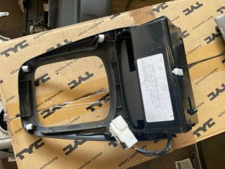 bontott TOYOTA AVENSIS T25 Első Hamutartó