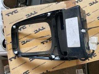 bontott TOYOTA AVENSIS T25 Első Hamutartó