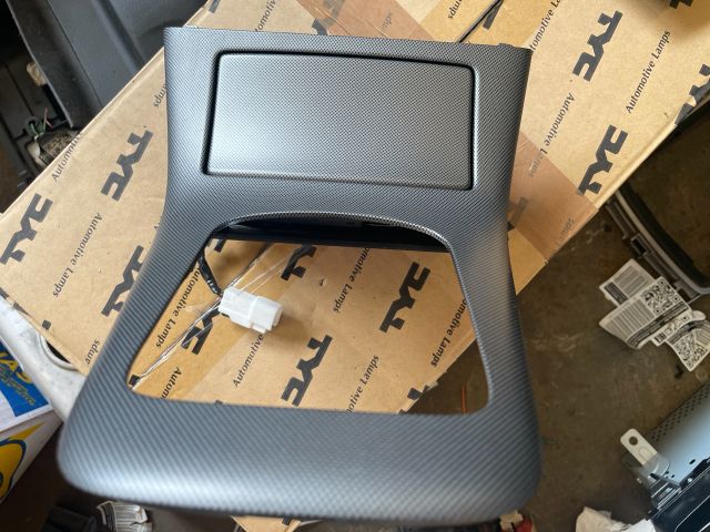 bontott TOYOTA AVENSIS T25 Első Hamutartó