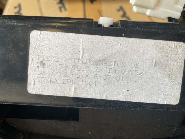 bontott TOYOTA AVENSIS T25 Első Hamutartó