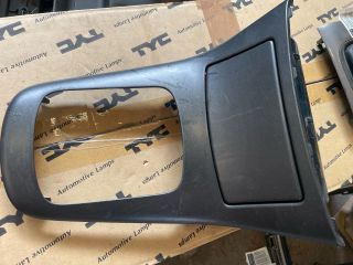 bontott TOYOTA AVENSIS T25 Első Hamutartó