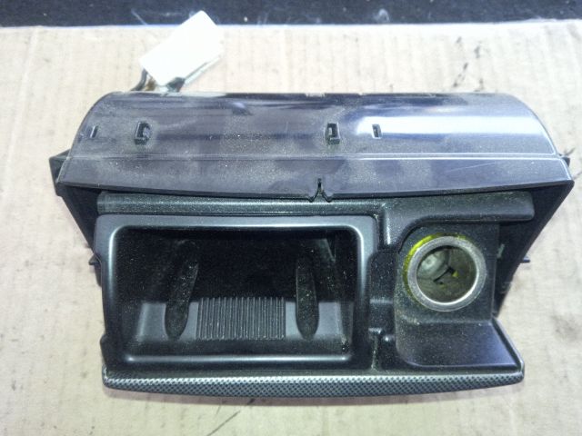 bontott TOYOTA AVENSIS T25 Első Hamutartó