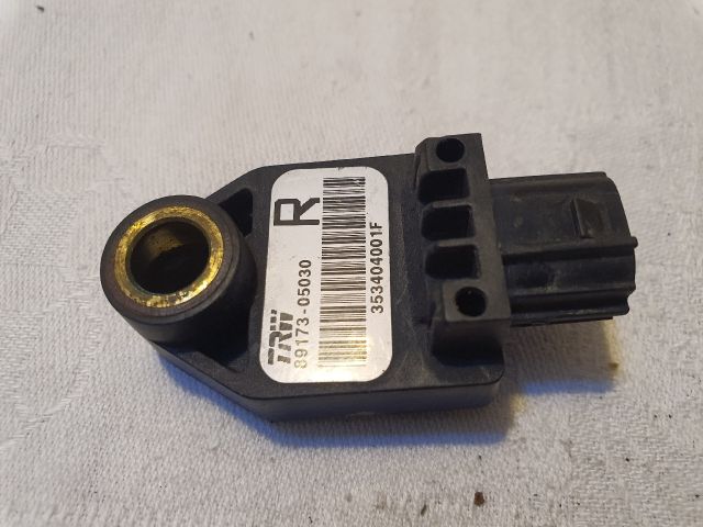 bontott TOYOTA AVENSIS T25 Első Középső Ütközés Érzékelő (Homlokfalon)