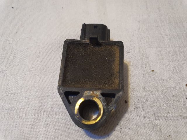 bontott TOYOTA AVENSIS T25 Első Középső Ütközés Érzékelő (Homlokfalon)