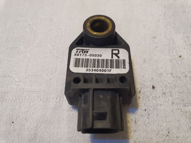 bontott TOYOTA AVENSIS T25 Első Középső Ütközés Érzékelő (Homlokfalon)