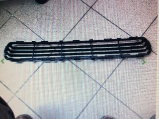 bontott TOYOTA AVENSIS T25 Első Lökhárító Alsó Középső Díszrács