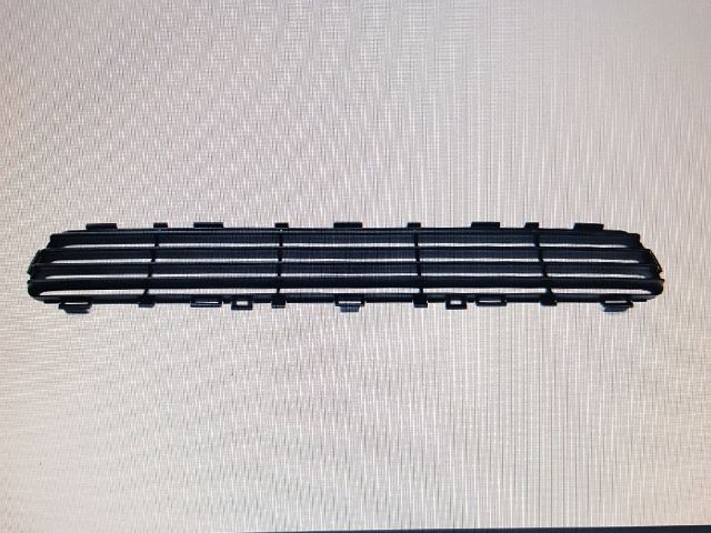 bontott TOYOTA AVENSIS T25 Első Lökhárító Alsó Középső Díszrács