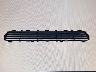 bontott TOYOTA AVENSIS T25 Első Lökhárító Alsó Középső Díszrács