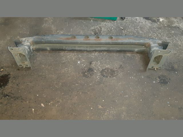 bontott TOYOTA AVENSIS T25 Első Lökhárító Merevítő (Fém)