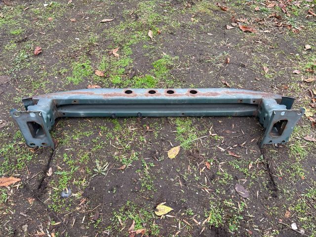 bontott TOYOTA AVENSIS T25 Első Lökhárító Merevítő (Fém)