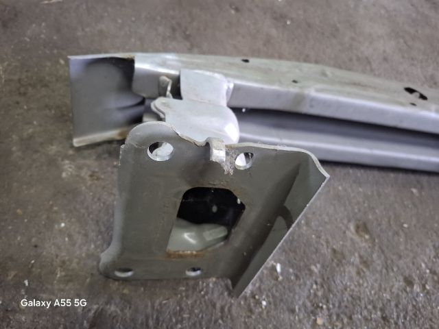 bontott TOYOTA AVENSIS T25 Első Lökhárító Merevítő (Fém)