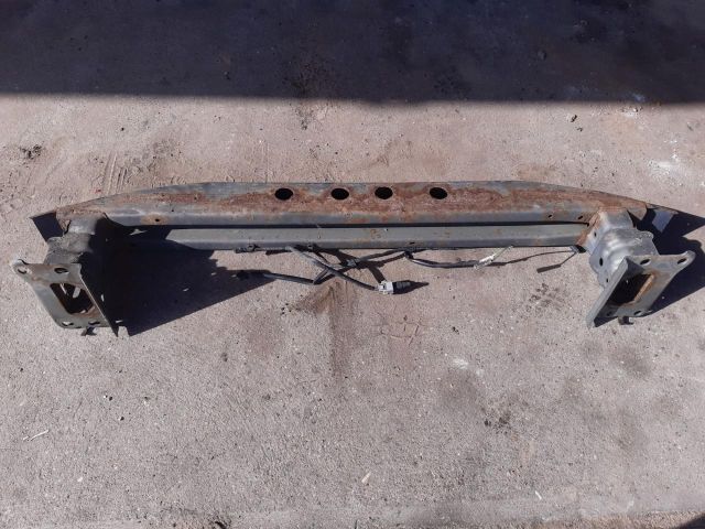 bontott TOYOTA AVENSIS T25 Első Lökhárító Merevítő (Fém)