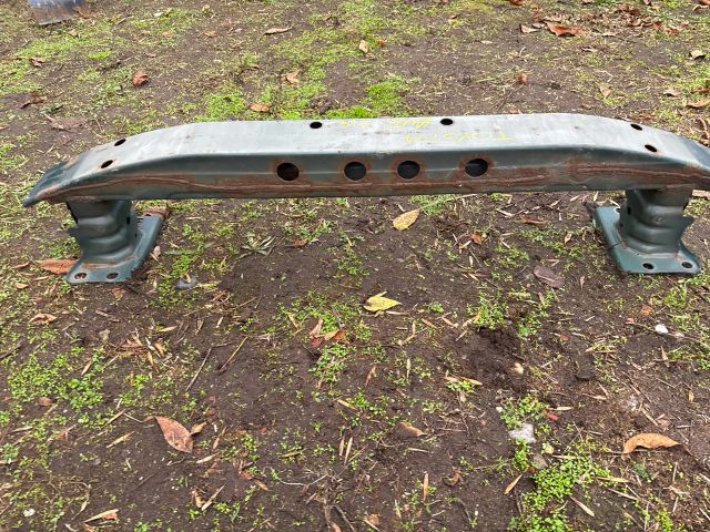 bontott TOYOTA AVENSIS T25 Első Lökhárító Merevítő (Fém)