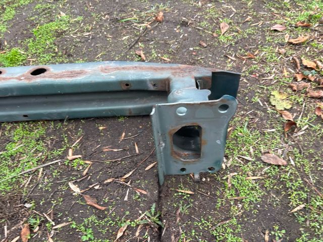 bontott TOYOTA AVENSIS T25 Első Lökhárító Merevítő (Fém)