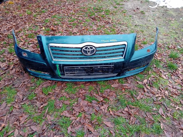 bontott TOYOTA AVENSIS T25 Első Lökhárító (Részeivel)