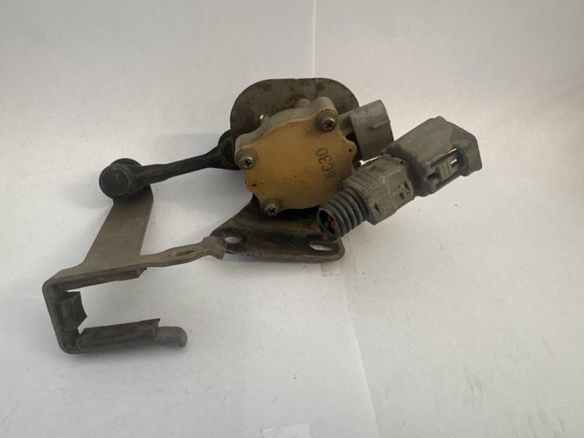 bontott TOYOTA AVENSIS T25 Első Xenon Szintszabályzó Jeladó