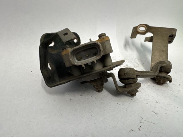 bontott TOYOTA AVENSIS T25 Első Xenon Szintszabályzó Jeladó