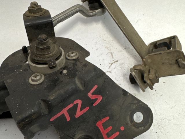 bontott TOYOTA AVENSIS T25 Első Xenon Szintszabályzó Jeladó