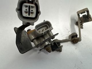 bontott TOYOTA AVENSIS T25 Első Xenon Szintszabályzó Jeladó