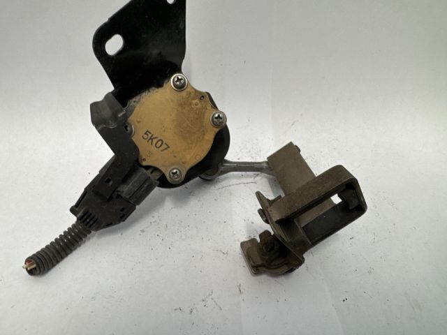 bontott TOYOTA AVENSIS T25 Első Xenon Szintszabályzó Jeladó