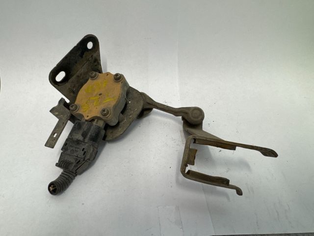 bontott TOYOTA AVENSIS T25 Első Xenon Szintszabályzó Jeladó