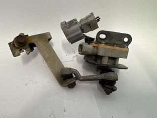 bontott TOYOTA AVENSIS T25 Első Xenon Szintszabályzó Jeladó