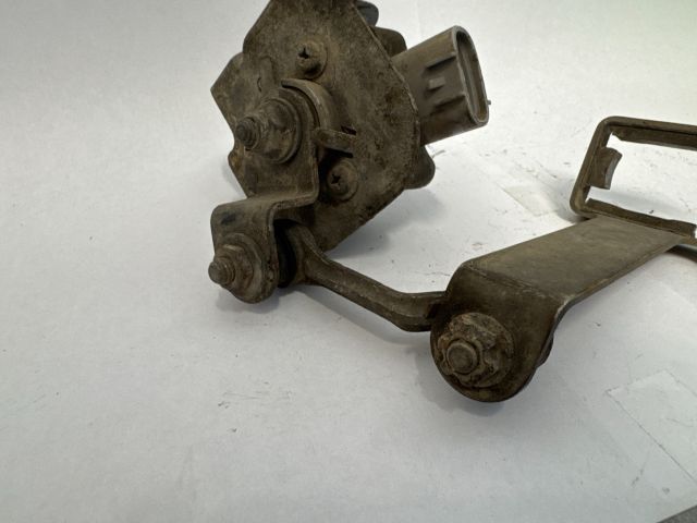 bontott TOYOTA AVENSIS T25 Első Xenon Szintszabályzó Jeladó