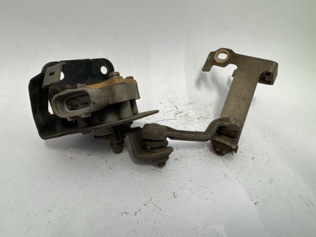 bontott TOYOTA AVENSIS T25 Első Xenon Szintszabályzó Jeladó