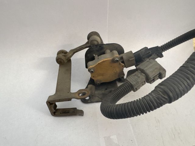 bontott TOYOTA AVENSIS T25 Első Xenon Szintszabályzó Jeladó