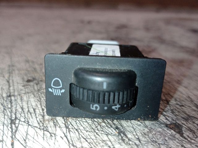 bontott TOYOTA AVENSIS T25 Fényszórómagasság Állító Kapcsoló