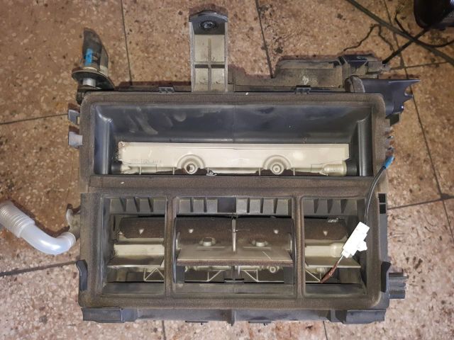 bontott TOYOTA AVENSIS T25 Fűtés Box