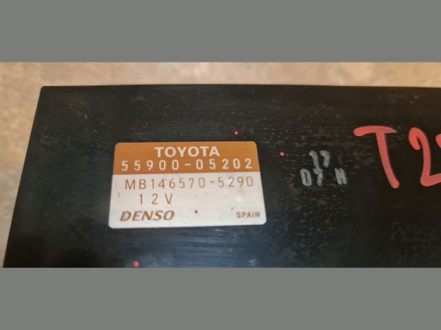 bontott TOYOTA AVENSIS T25 Fűtéskapcsoló (digit klímás)