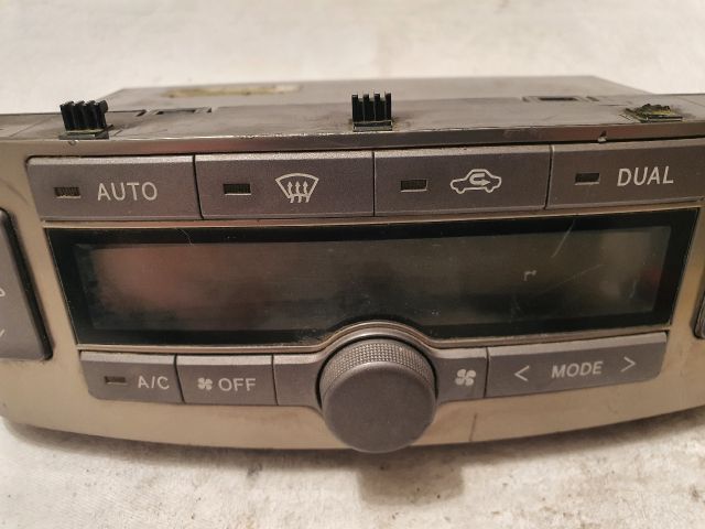 bontott TOYOTA AVENSIS T25 Fűtéskapcsoló (digit klímás)