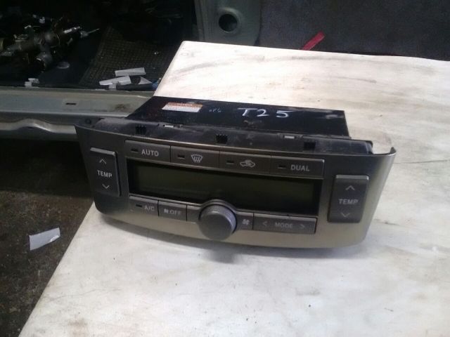 bontott TOYOTA AVENSIS T25 Fűtéskapcsoló (digit klímás)