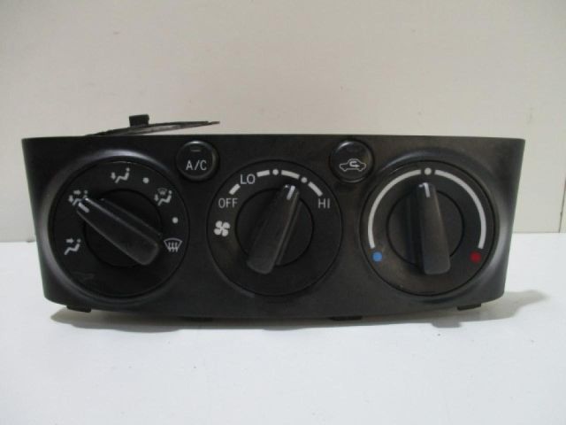 bontott TOYOTA AVENSIS T25 Fűtéskapcsoló (manuális klímás)