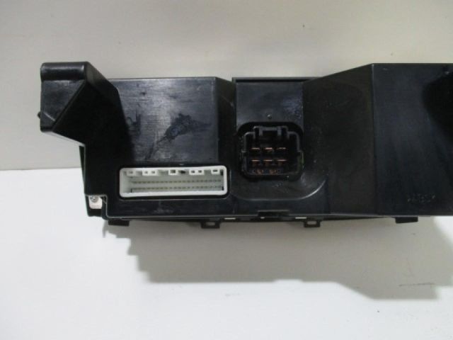 bontott TOYOTA AVENSIS T25 Fűtéskapcsoló (manuális klímás)