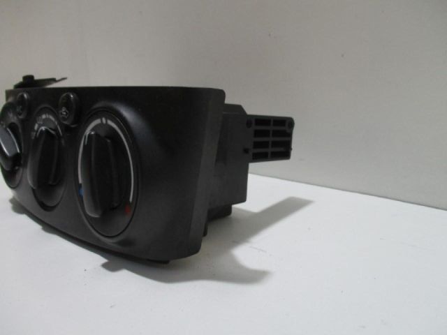 bontott TOYOTA AVENSIS T25 Fűtéskapcsoló (manuális klímás)