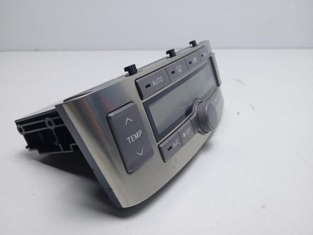 bontott TOYOTA AVENSIS T25 Fűtéskapcsoló