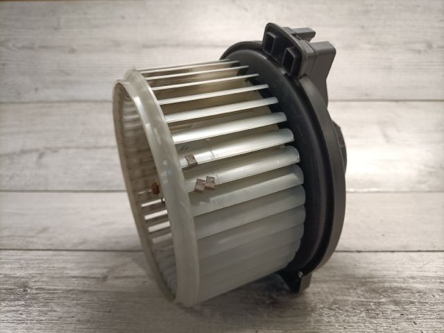 bontott TOYOTA AVENSIS T25 Fűtőmotor (Klímás)