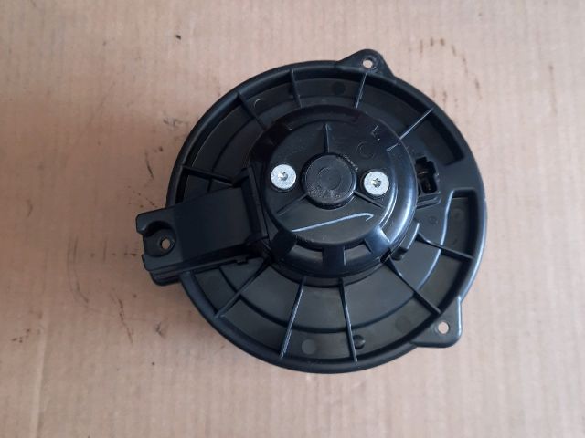 bontott TOYOTA AVENSIS T25 Fűtőmotor (Klímás)