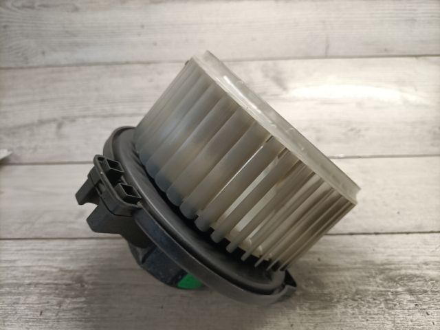 bontott TOYOTA AVENSIS T25 Fűtőmotor (Klímás)