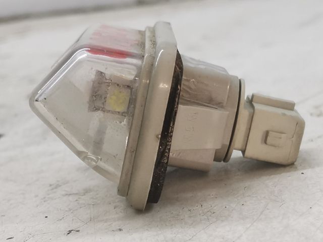 bontott TOYOTA AVENSIS T25 Hátsó Rendszámtábla Világítás