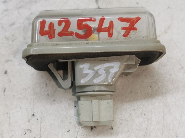 bontott TOYOTA AVENSIS T25 Hátsó Rendszámtábla Világítás