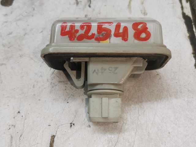 bontott TOYOTA AVENSIS T25 Hátsó Rendszámtábla Világítás