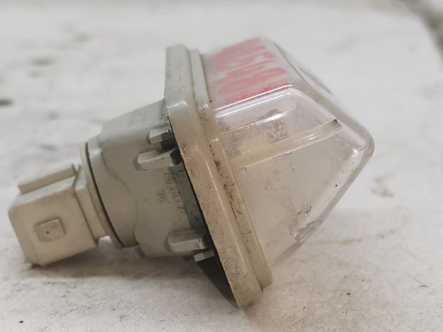 bontott TOYOTA AVENSIS T25 Hátsó Rendszámtábla Világítás