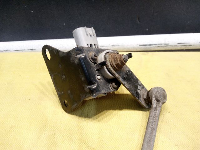 bontott TOYOTA AVENSIS T25 Hátsó Xenon Szintszabályzó Jeladó