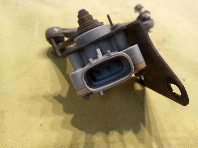 bontott TOYOTA AVENSIS T25 Hátsó Xenon Szintszabályzó Jeladó