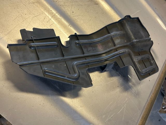 bontott TOYOTA AVENSIS T25 Intercooler Légterelő