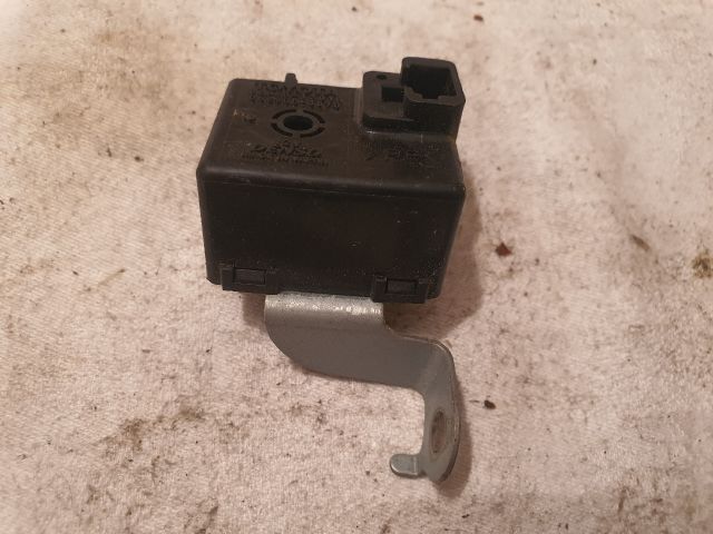 bontott TOYOTA AVENSIS T25 Irányjelző Relé